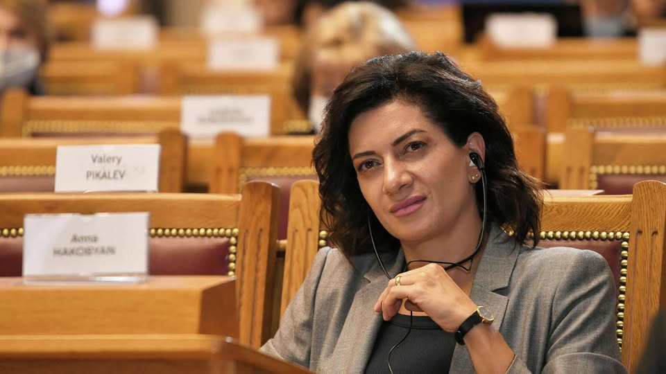 Анна Акопян, супруга премьер-министра Армении, направляется в командировку в США