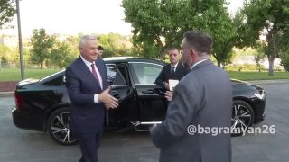 Вице-премьер Армении Мгер Григорян выступает на мероприятии по случаю Дня независимости США в Ереване