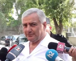 Ташо калужский и Вардеванян на фоне Конституционного суда, Котайк