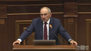 Никол Пашинян выступает с речью о выборах в Котайкской области