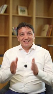 Министр финансов Армении Ваге Ованнисян выступает на встрече с избирателями в Котайке