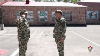 Генерал-лейтенант Эдвард Асрян на строевом смотре республиканского сборного пункта