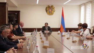 Сурен Папикян на первом заседании Общественного совета Минобороны в Ереване