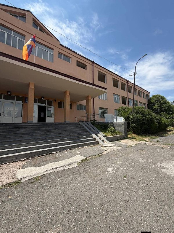 Рабочая группа ФТРА на стройплощадке школы в Аштараке или Ошакане