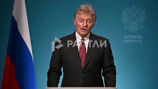 Дмитрий Песков на брифинге в Кремле
