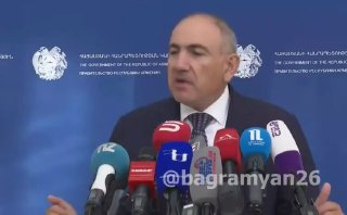 Премьер-министр Армении Никол Пашинян говорит о железных дорогах в Ереване