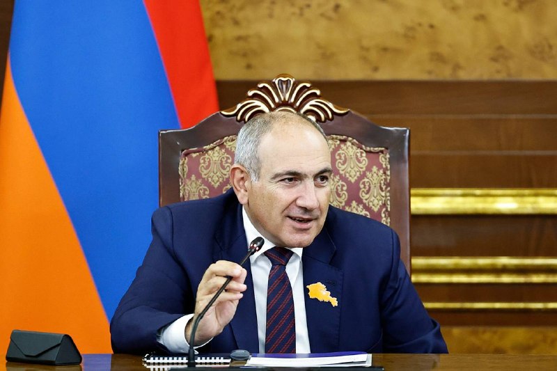 Никол Пашинян и послы ЕС на встрече в Котайкской области