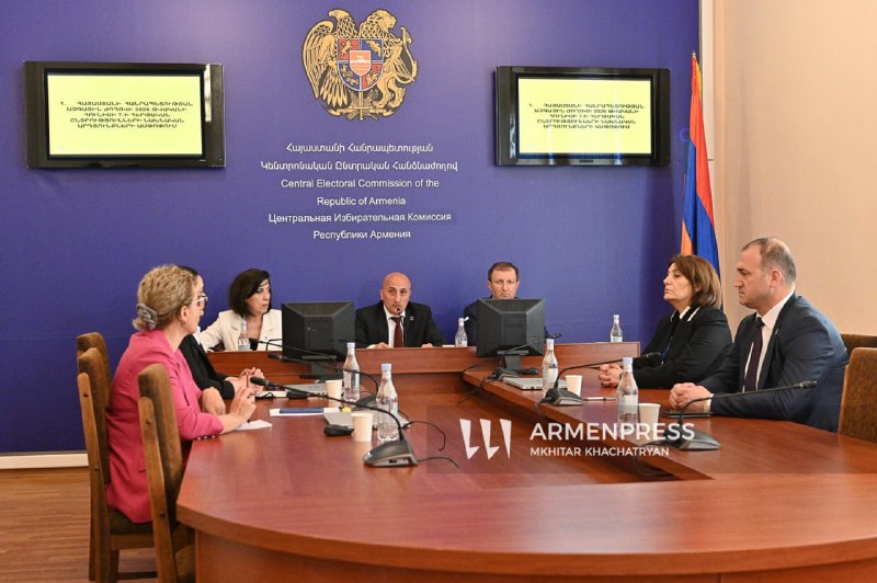 Председатель ЦИК Армении Ваагн Овакимян на брифинге в Котайкской области