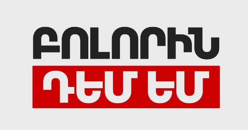 Логотип партии «Против всех» на фоне зала заседаний