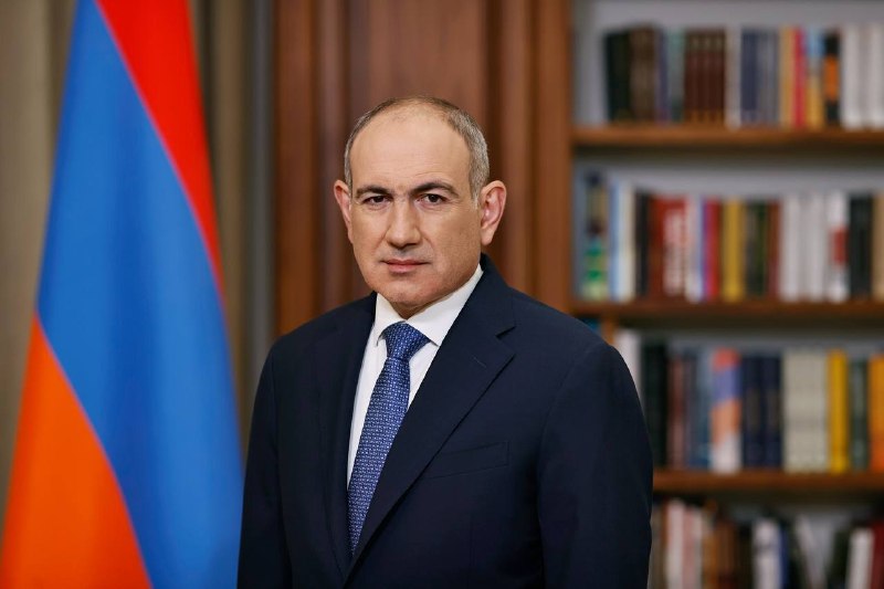 Премьер-министр Армении Никол Пашинян выступает с обращением в День Конституции, Котайк