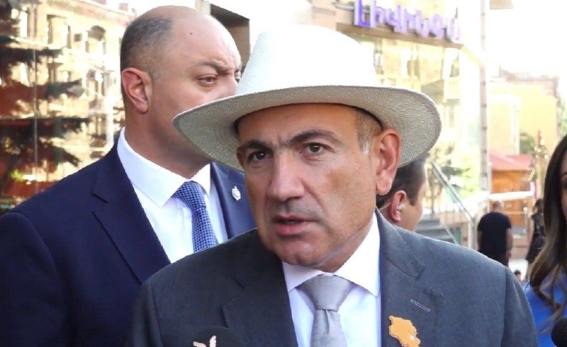 Премьер-министр Армении Никол Пашинян на брифинге в Котайкской области