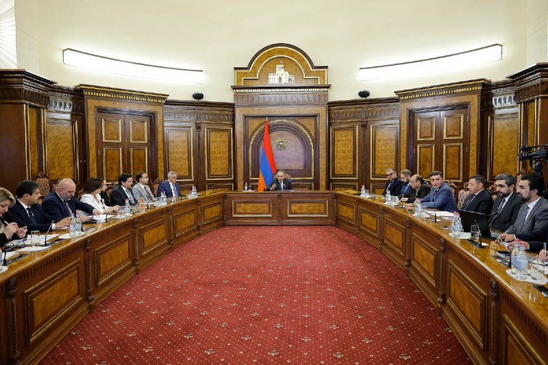 Премьер-министр Никол Пашинян на совещании по инвестиционным приоритетам в Ереване и Гюмри