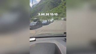 Скопление армян у КПП Верхний Ларс после выборов в Котайке