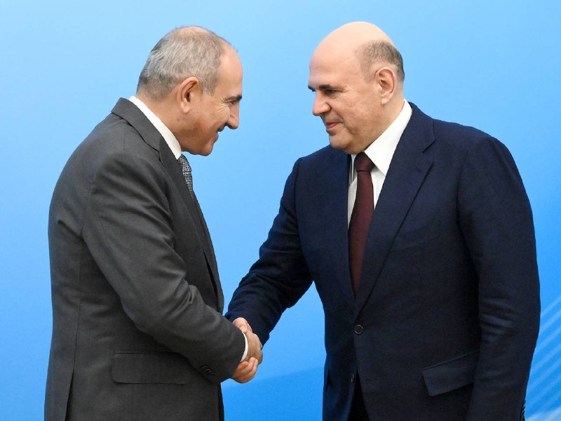 Премьер-министр РФ Михаил Мишустин и премьер-министр Армении Никол Пашинян на переговорах в Екатеринбурге