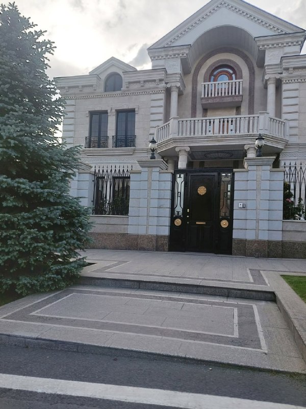 Особняк в Котайкской области, зарегистрированный как пять отдельных домов, принадлежащий жене Ваге Карапетяна