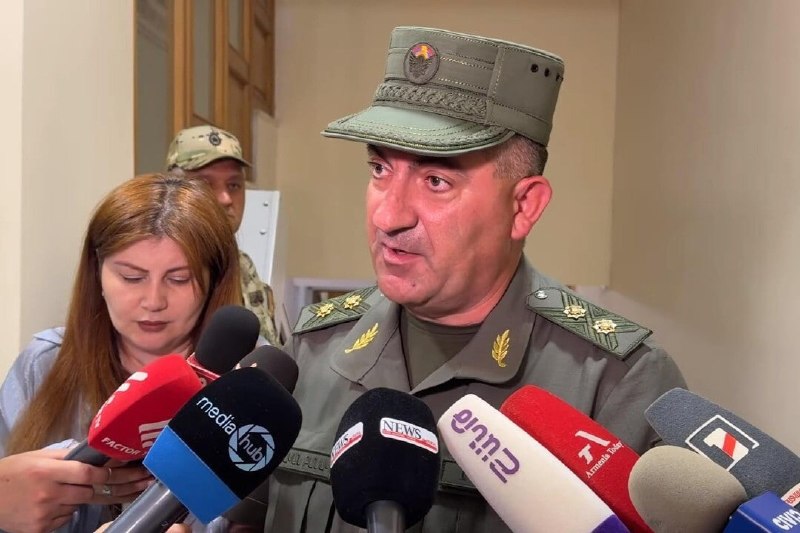 Начальник Главного штаба ВС Армении Эдуард Асрян в парламенте