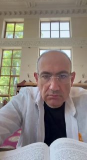 Никол Пашинян в читальном зале Национальной библиотеки, Котайк