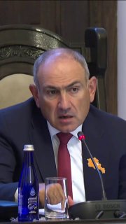 Премьер-министр Армении Никол Пашинян выступает с заявлением о микробизнесе