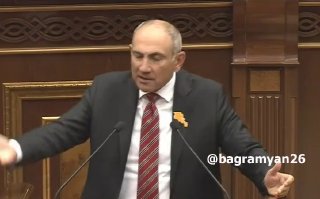 Премьер-министр Никол Пашинян выступает в Котайкской области