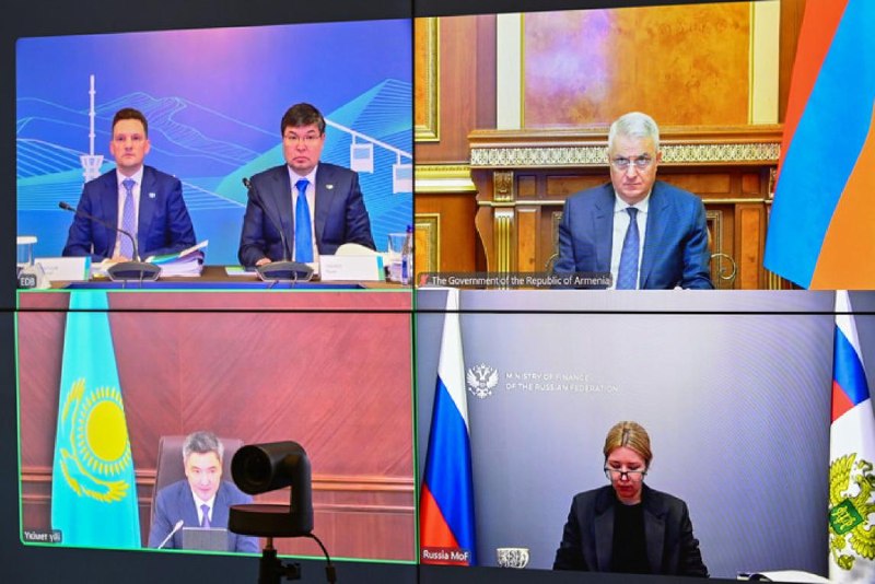 Мгер Григорян на заседании Совета ЕАБР, Котайк