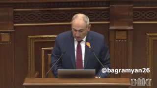 Премьер-министр Никол Пашинян выступает в Национальном Собрании Армении с отчетом о бюджете