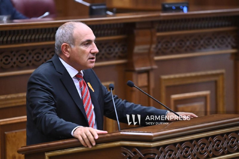 Премьер-министр Армении Никол Пашинян выступает в парламенте