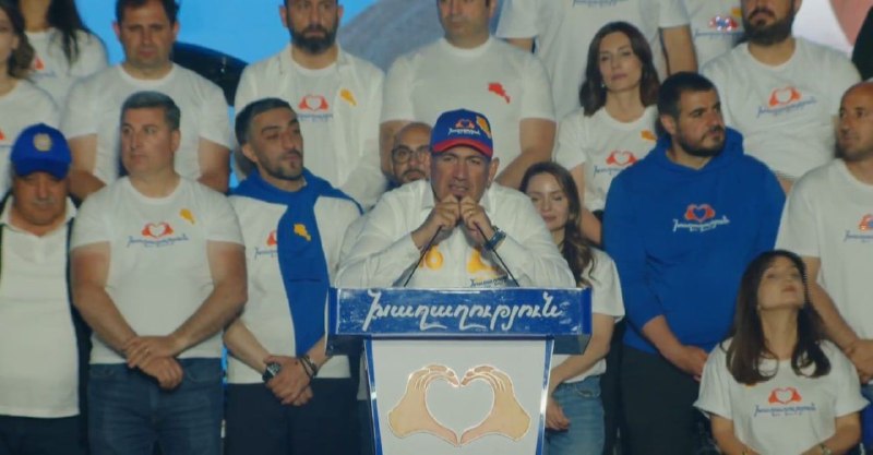 Никол Пашинян выступает перед избирателями в Котайкской области