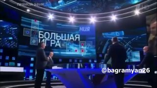 Александр Ионов в зеленом на фоне российского телевидения, член СПЧ, связанный с фейками перед выборами в Котайке