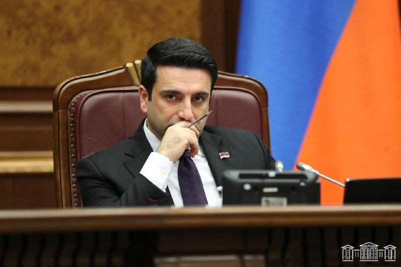 Ален Симонян выступает с заявлением о партиях и выборах в Котайкской области