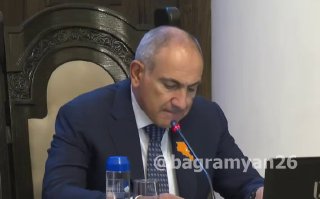 Премьер-министр Армении Никол Пашинян выступает на пресс-конференции, Котайк
