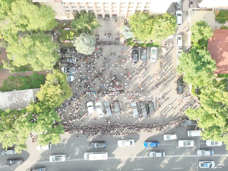 Площадь Свободы в Раздане, Котайкская область, во время митинга оппозиции